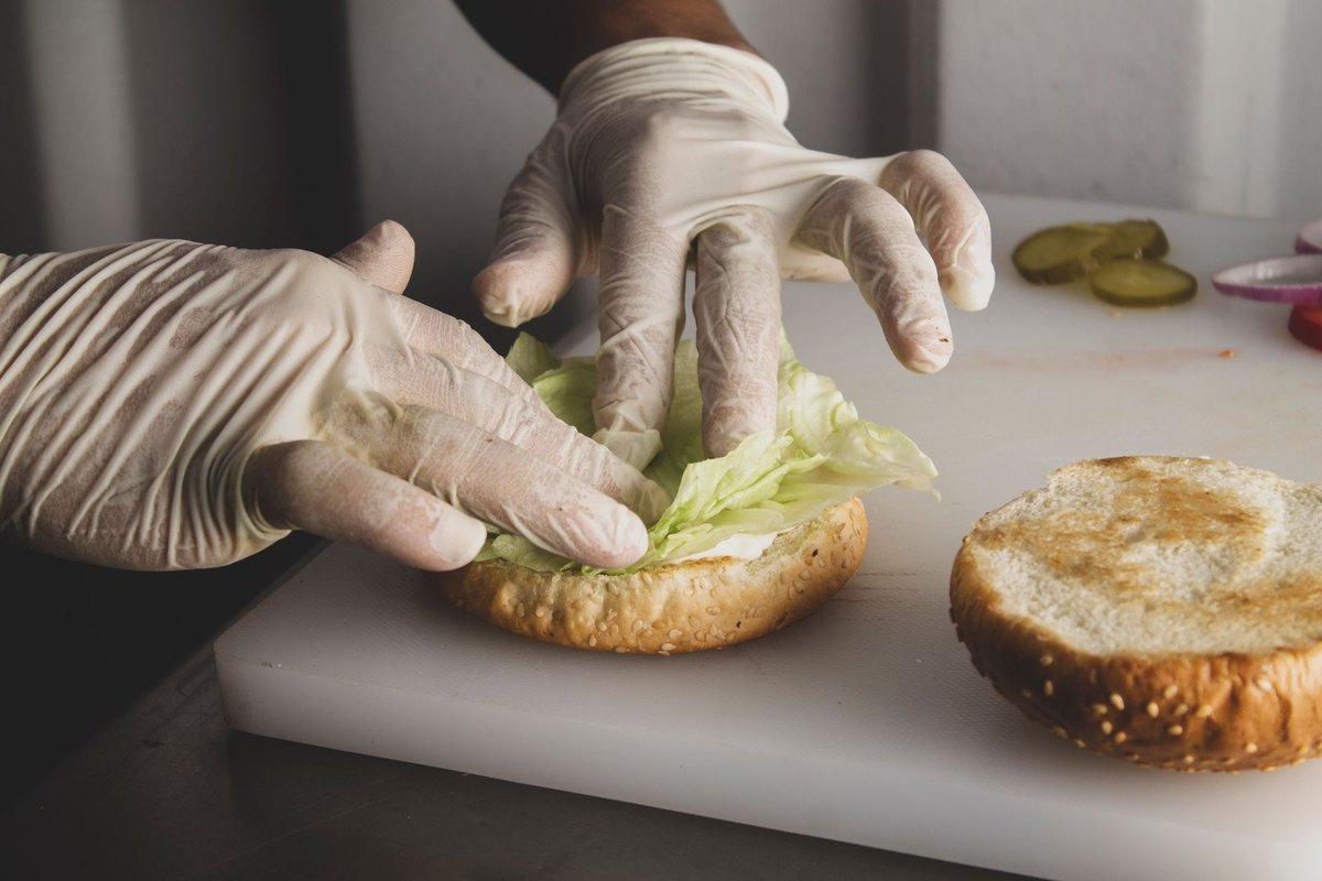 Quanto custa manter a conformidade sanitária de uma empresa de alimentos?